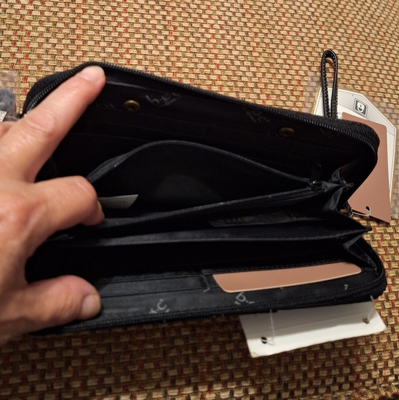 b.o.c Black Charging & RFID Wallet - Picture 11 of 15